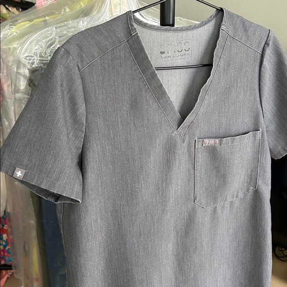 Women’s Figs Catarina One-Pocket Scrub Top. Size Small. Distressed gray color. - Picture 3 of 4
